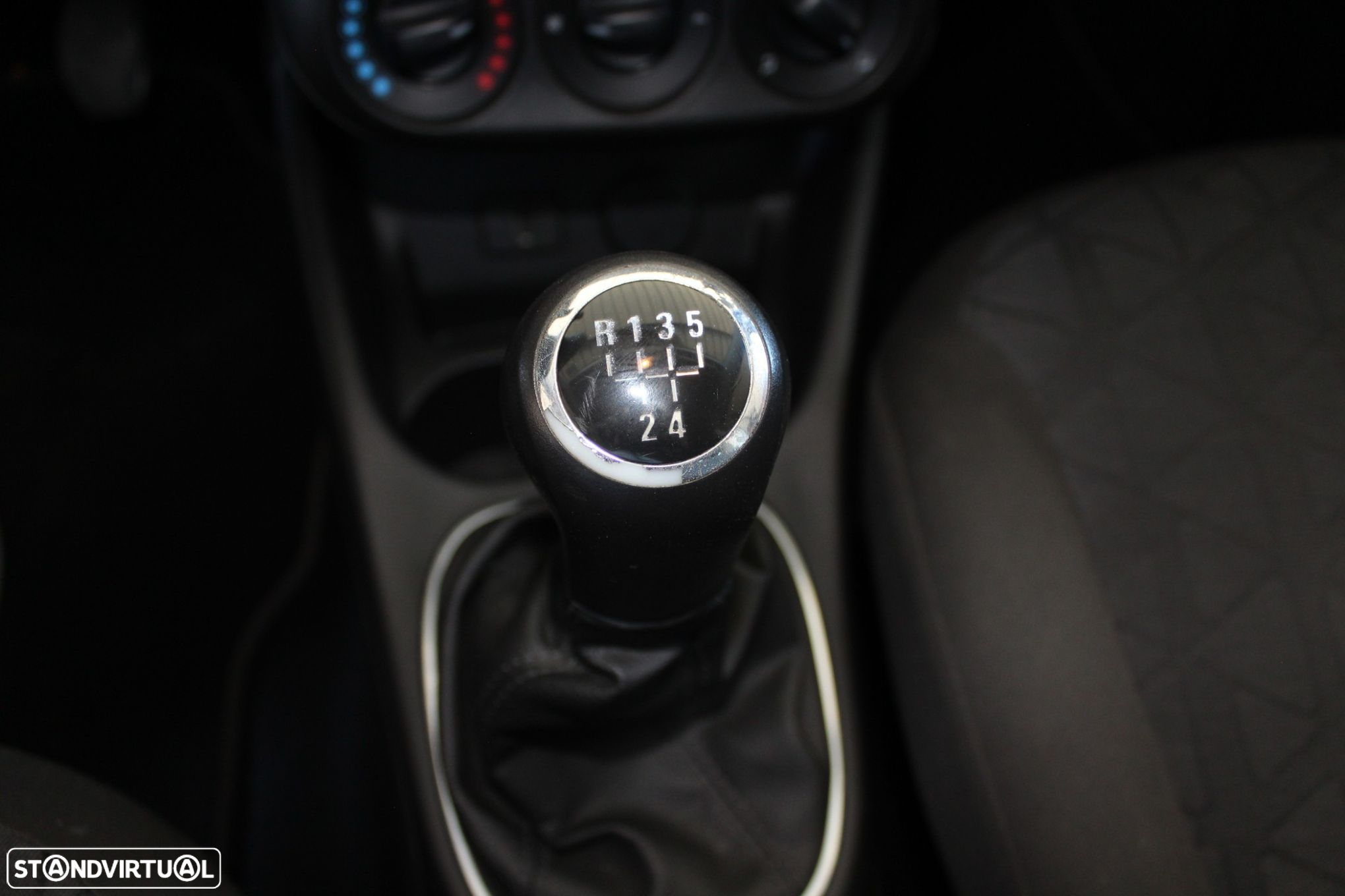 Opel Corsa 1.2 120 Anos - 17