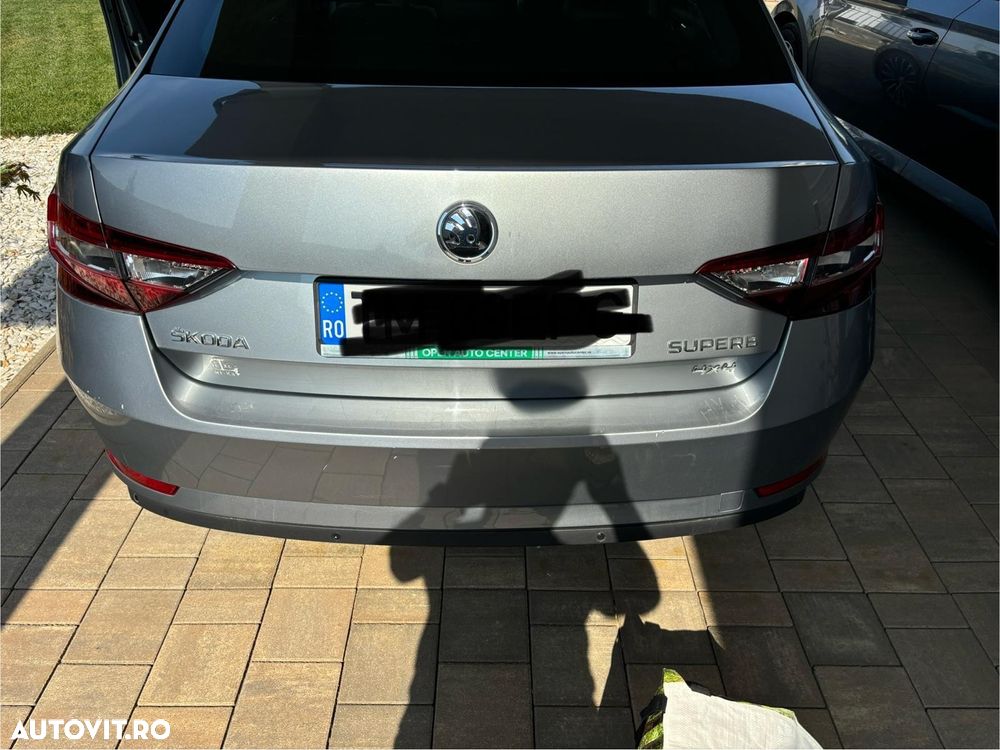 Skoda Superb 2.0 TDI DSG 4X4 Laurin & Klement - 3