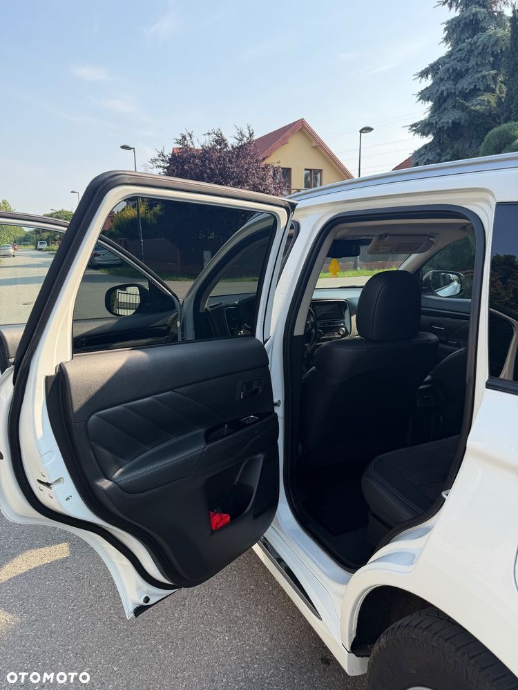 Mitsubishi Outlander - 12