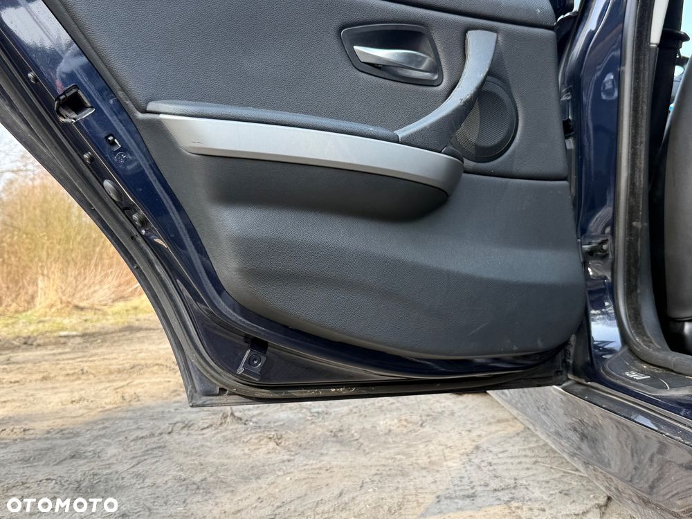 DRZWI TYLNE LEWE BMW E90 KOMBI  MONACOBLAU METALLIC - 3