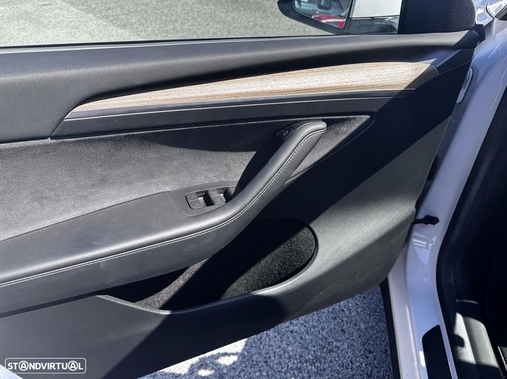 Tesla Model Y Long Range Tração Integral - 16