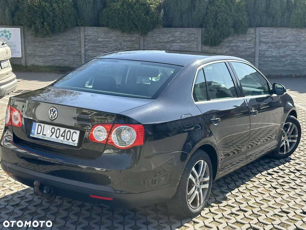 Volkswagen Jetta - 3