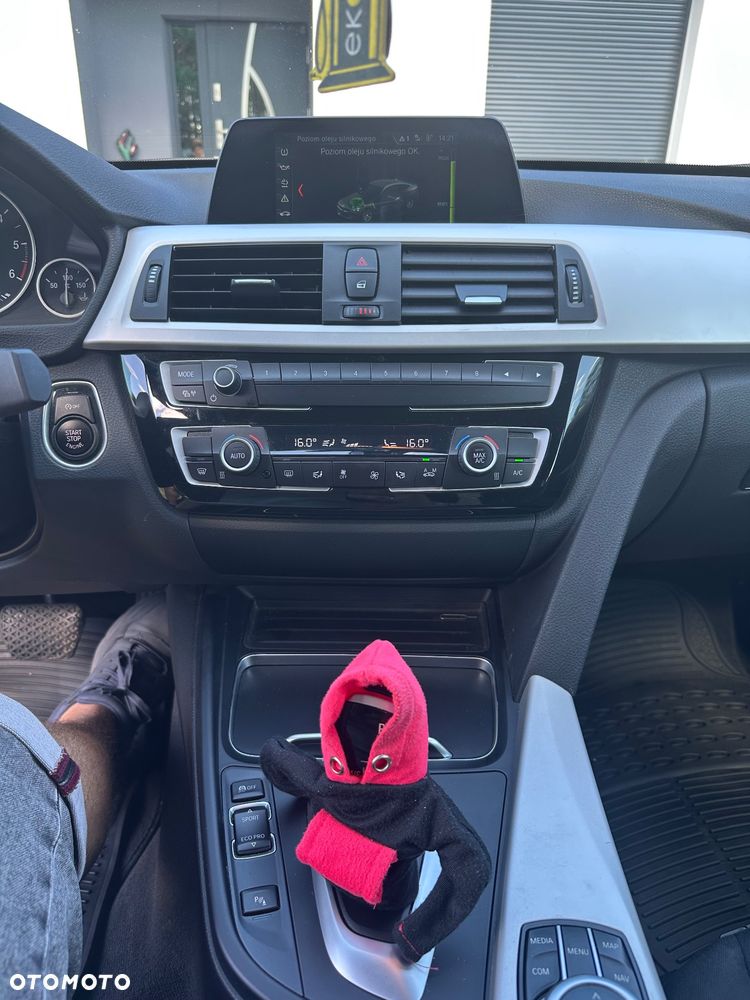 BMW Seria 3 320d xDrive - 15