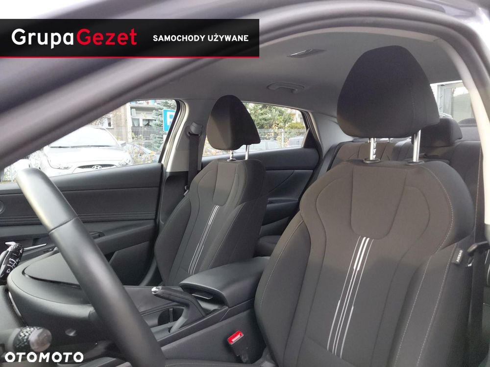 Hyundai Elantra - 11