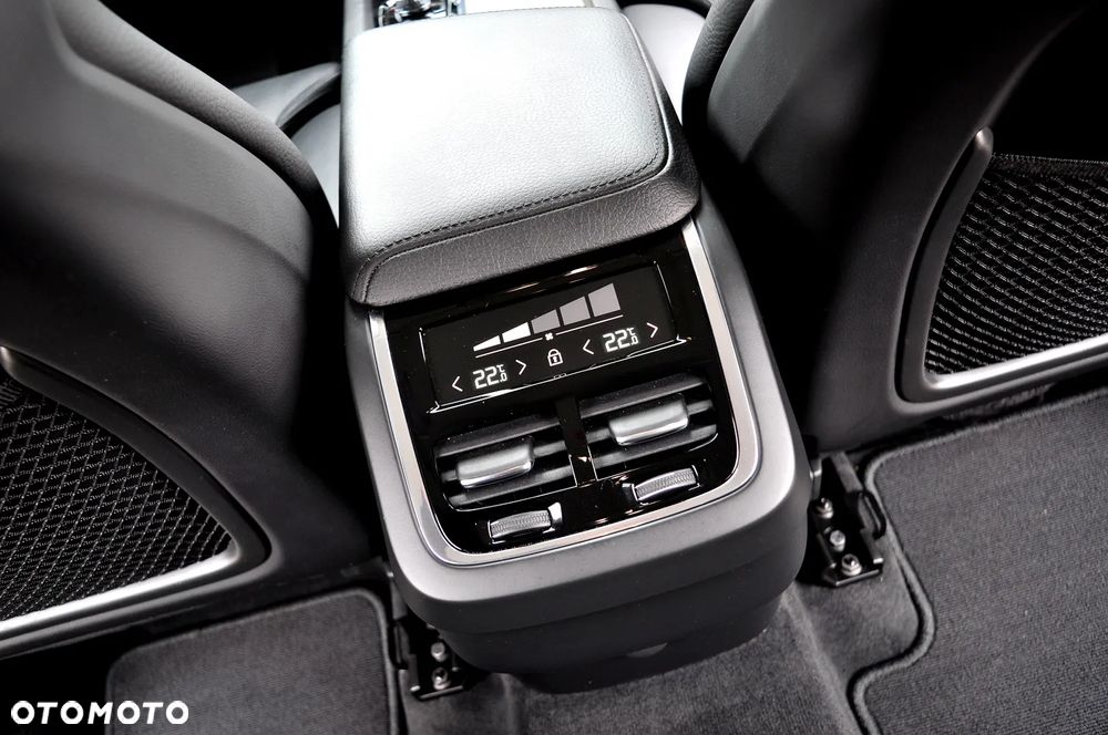 Volvo XC 60 B4 D AWD Geartronic Inscription - 24