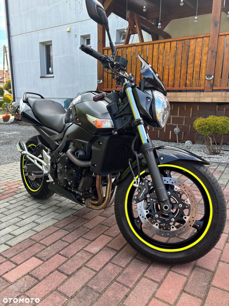 Suzuki GSR - 6