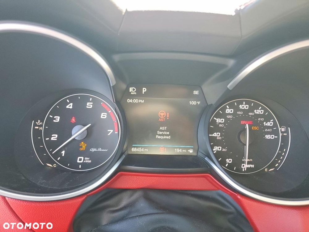Alfa Romeo Stelvio 2.0 Turbo 16V AT8-Q4 Ti - 10