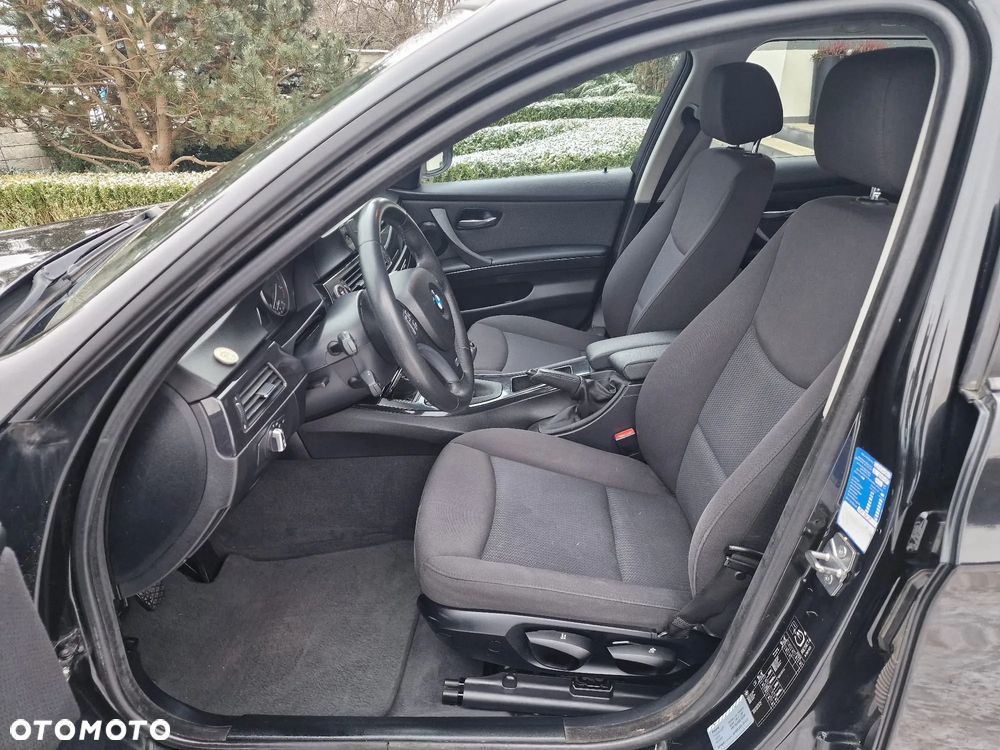 BMW Seria 3 318d DPF - 19