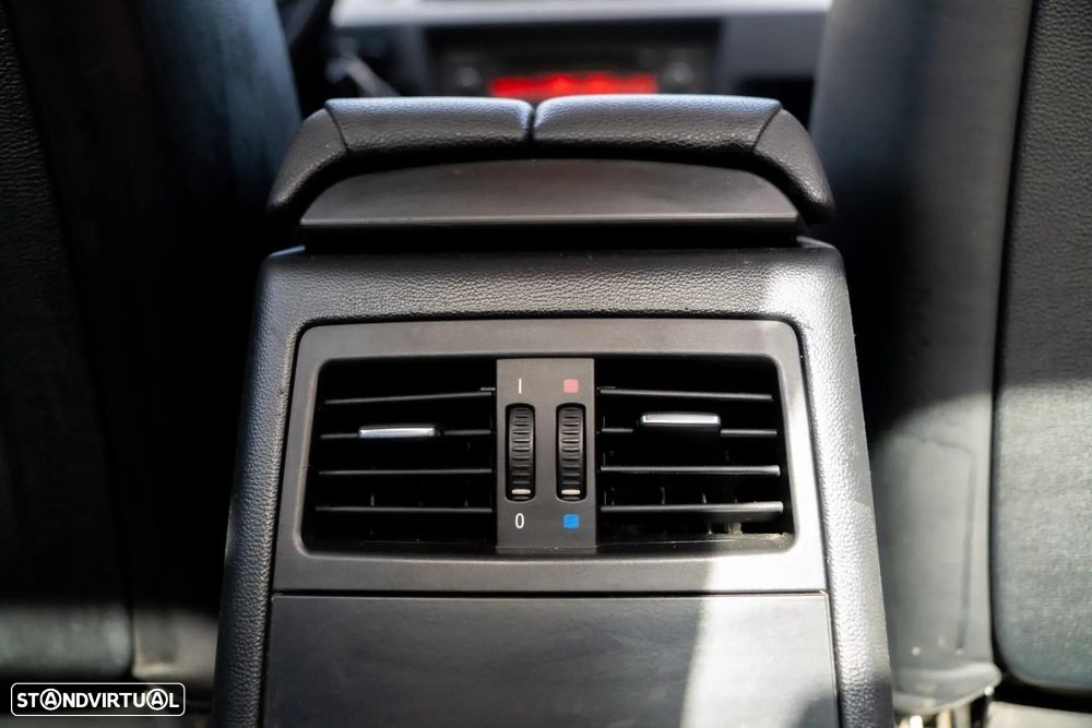 BMW 318 d Line Sport - 24