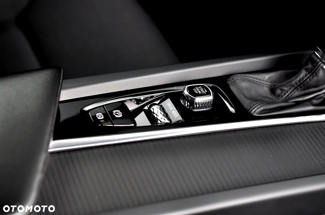 Volvo XC 60 T4 Momentum - 23