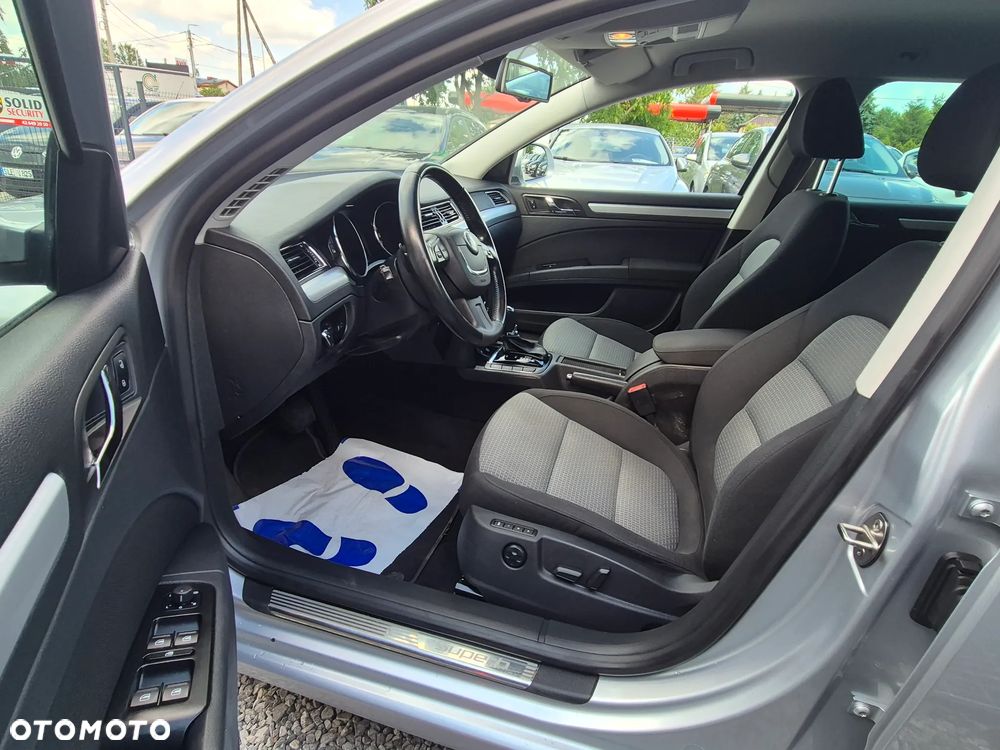 Skoda Superb 2.0 TDI DSG Exclusive - 24