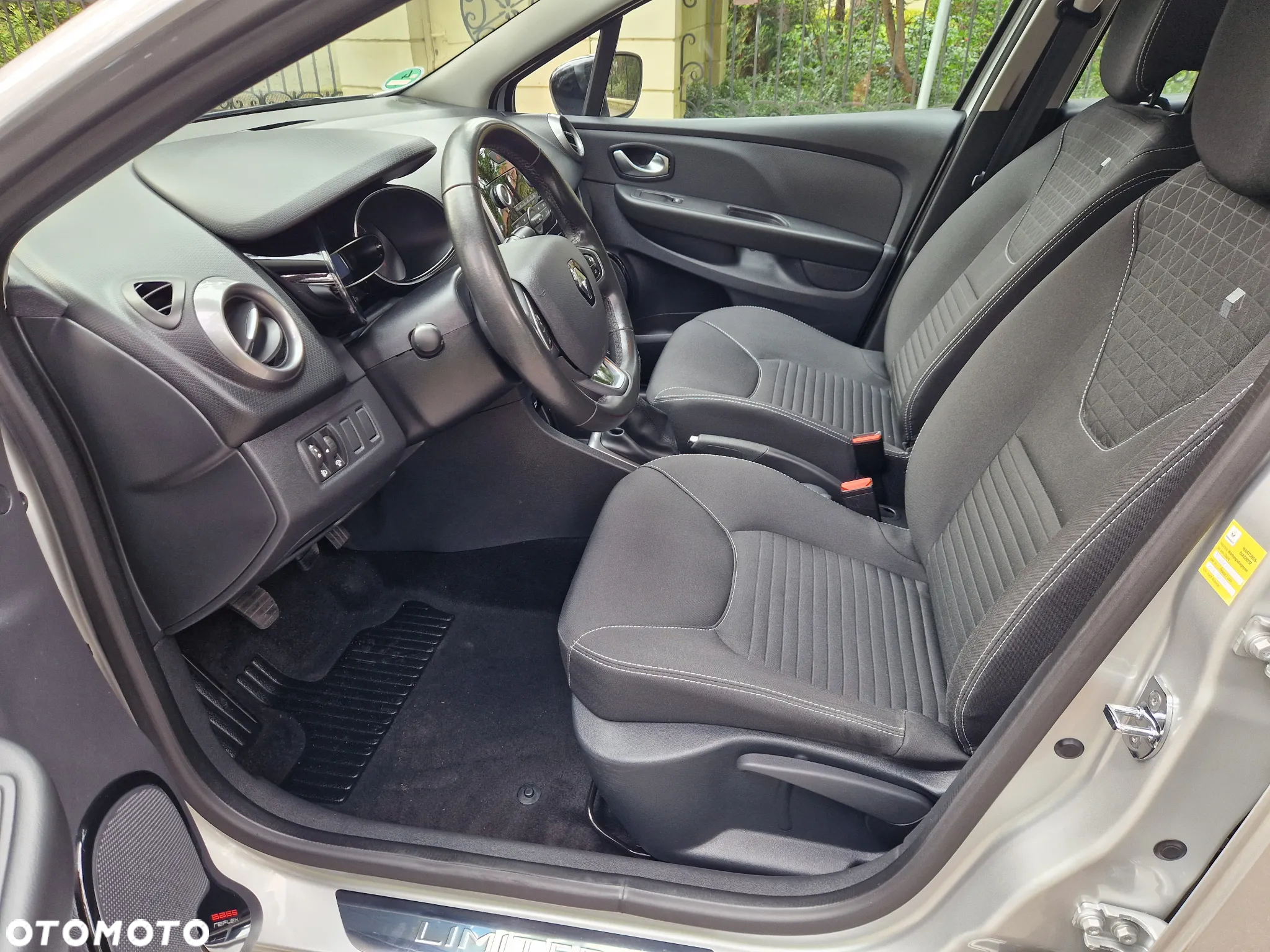 Renault Clio 1.2 16V Limited EU6 - 23