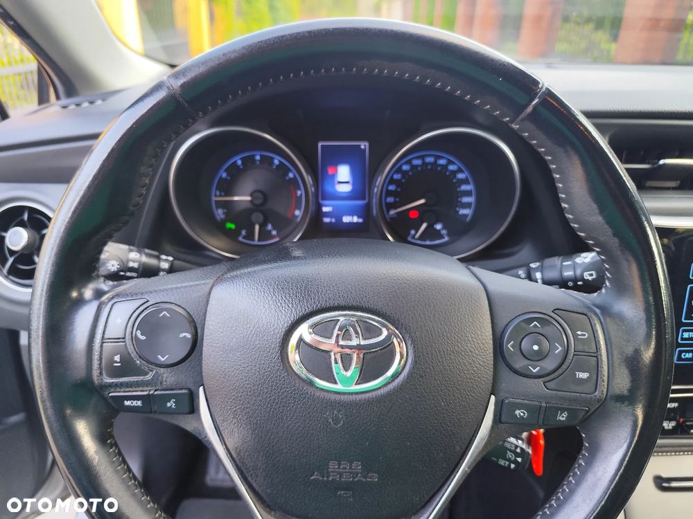 Toyota Auris 1.6 Premium - 24