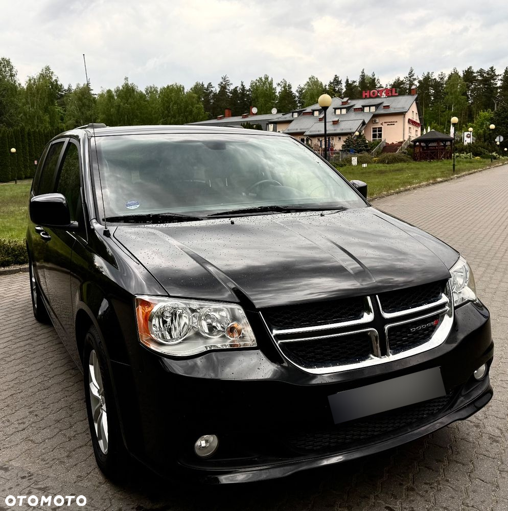Dodge Grand Caravan - 2