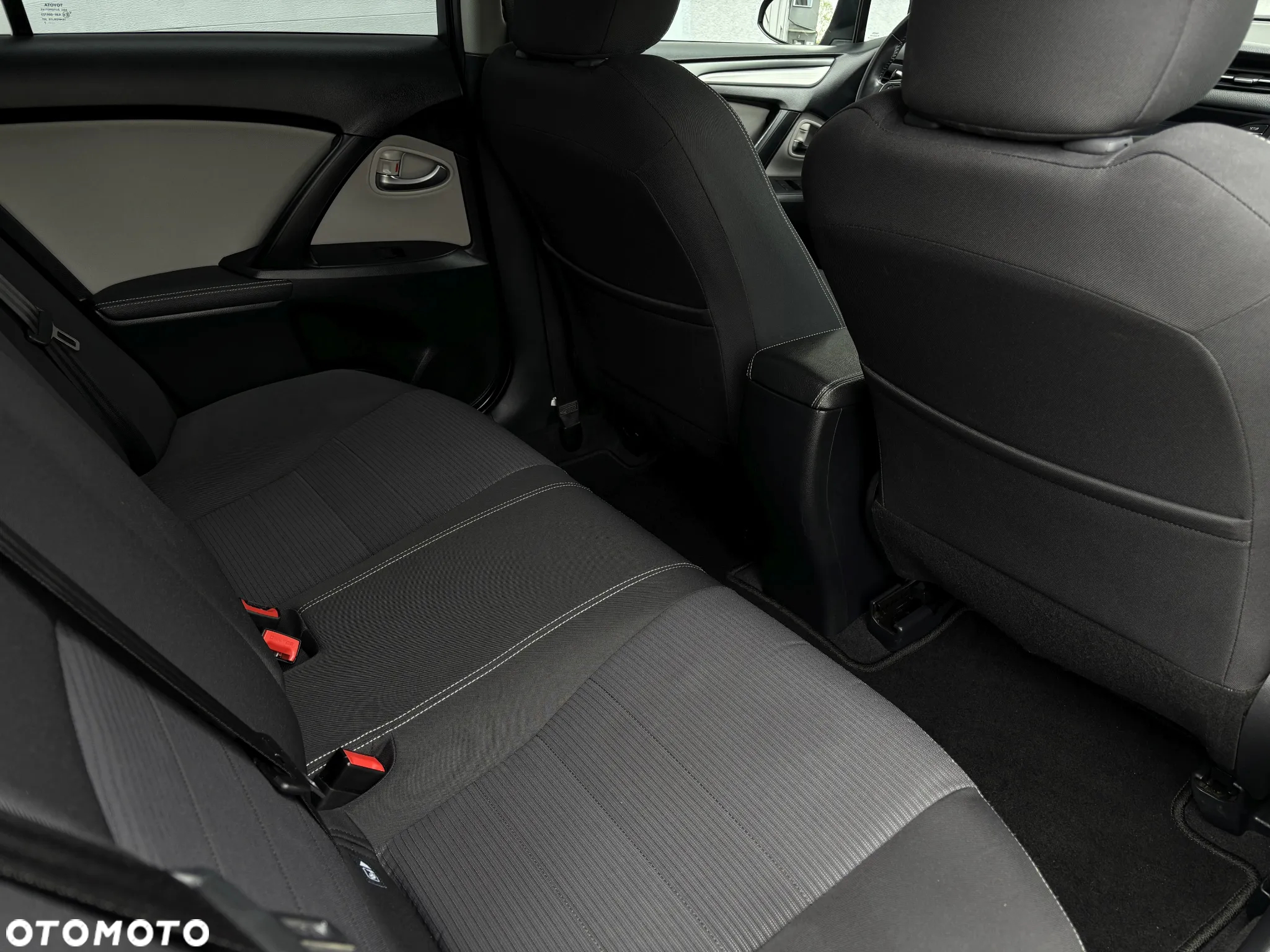 Toyota Avensis 1.8 Premium - 34