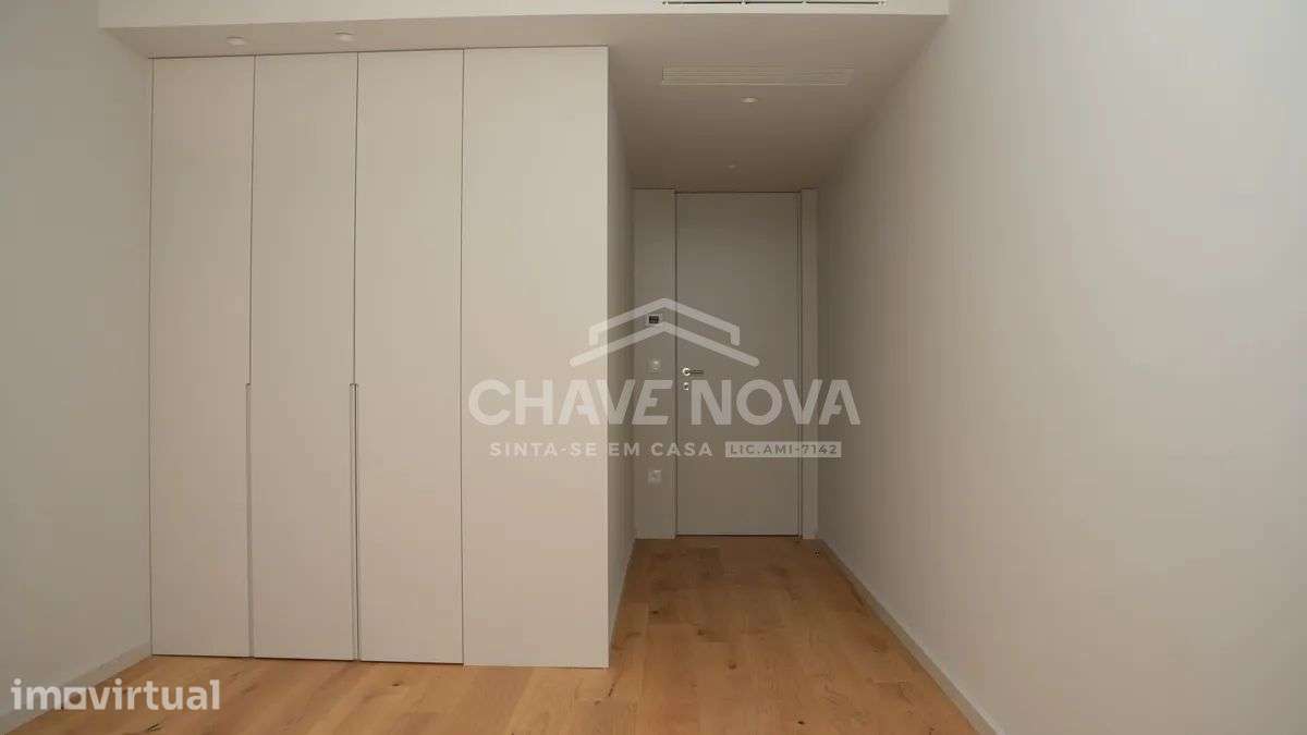 T3 Dúplex Novo c/ Garagem Box em São Félix da Marinha - CO - Grande imagem: 4/17