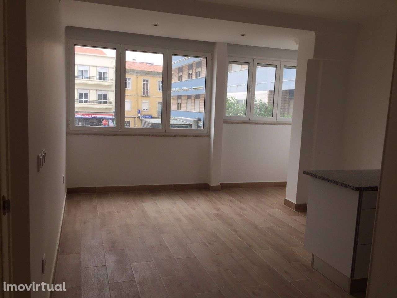 T1, Venteira/Amadora, perto Estação Comboio - Grande imagem: 3/9