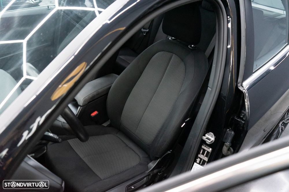 BMW 116 d Aut. Sport Line - 42