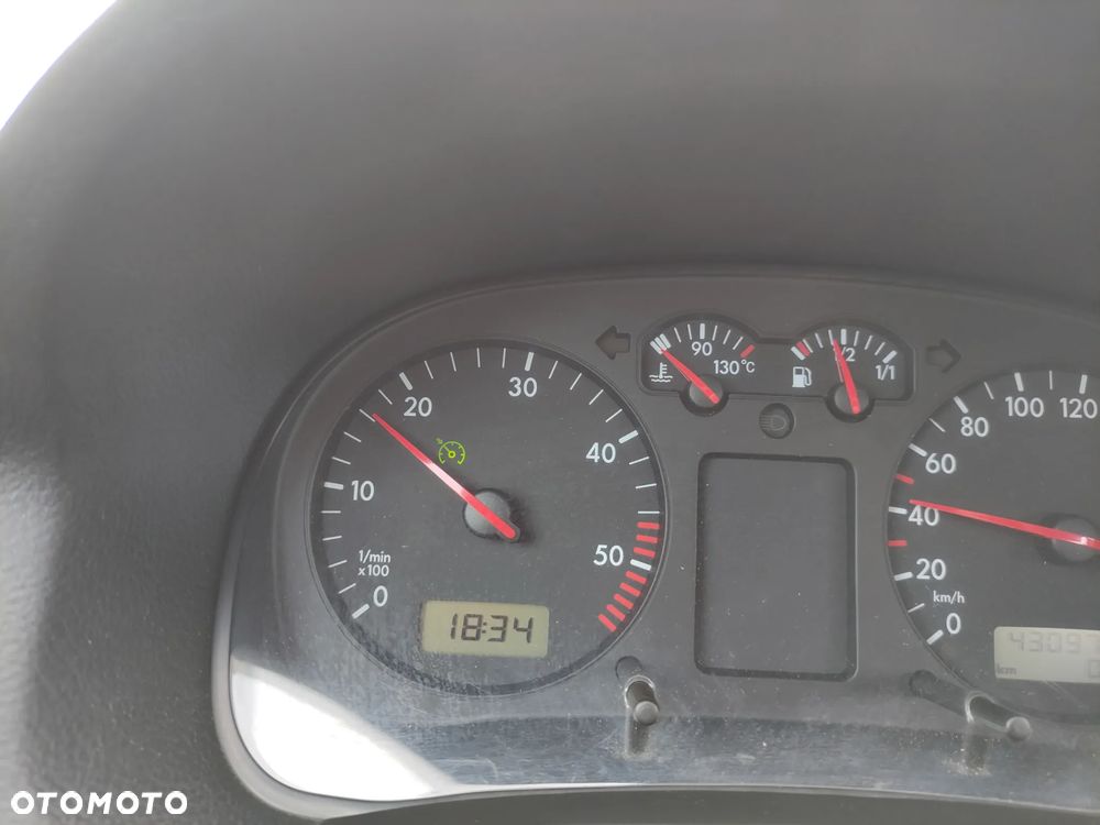 Volkswagen Golf 1.9 TDI Comfortline - 28