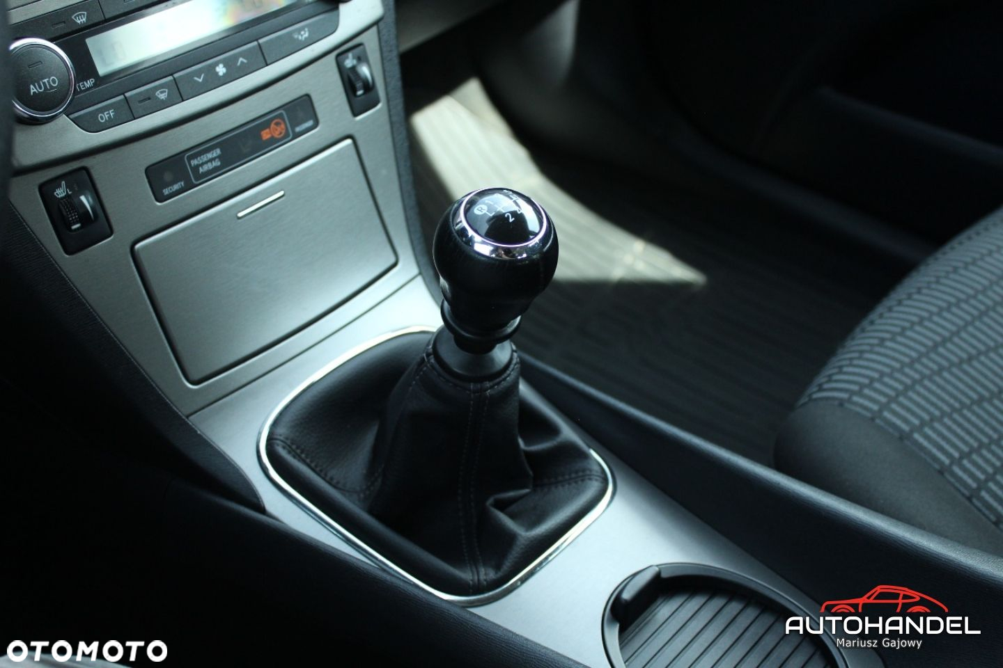 Toyota Avensis - 17