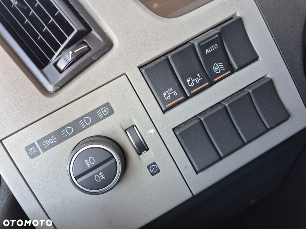 Volvo FM 340 4X2 / CHŁODNIA IZOTERMA / CARRIER VECTOR i350 / WINDA 2500KG / BEZWYPADKOWY / 1 WŁ / EURO 6 / AUTOMAT / IDEALNY / 9000KG ŁADOWNOŚĆ / WEBASTO - 27