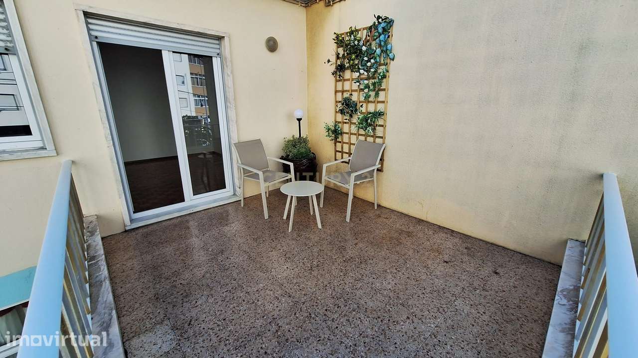Apartamento em moradia T2 mais sotão com 27 m2 - Grande imagem: 2/19