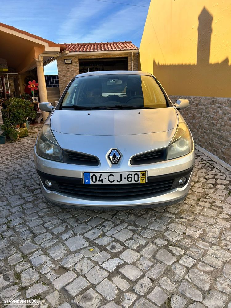 Renault Clio 1.2 16V Confort - 1