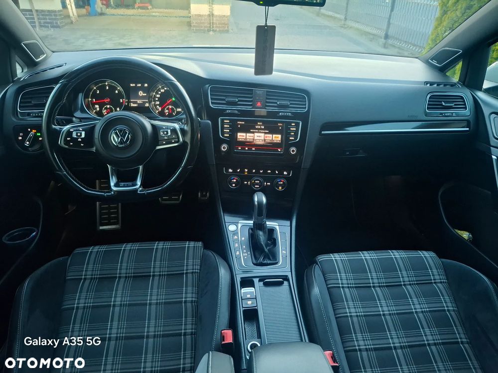 Volkswagen Golf - 7