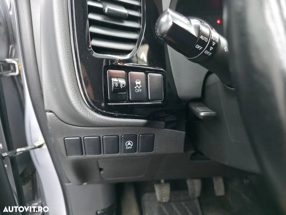 Mitsubishi Outlander - 16