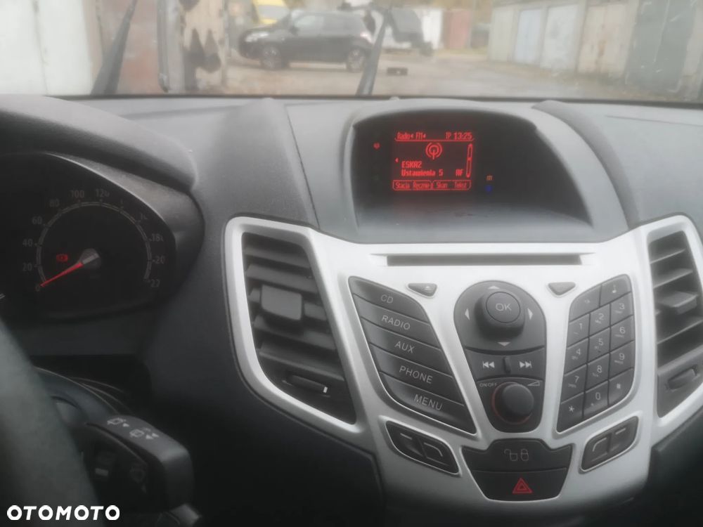 Ford Fiesta 1.25 Celebration - 27