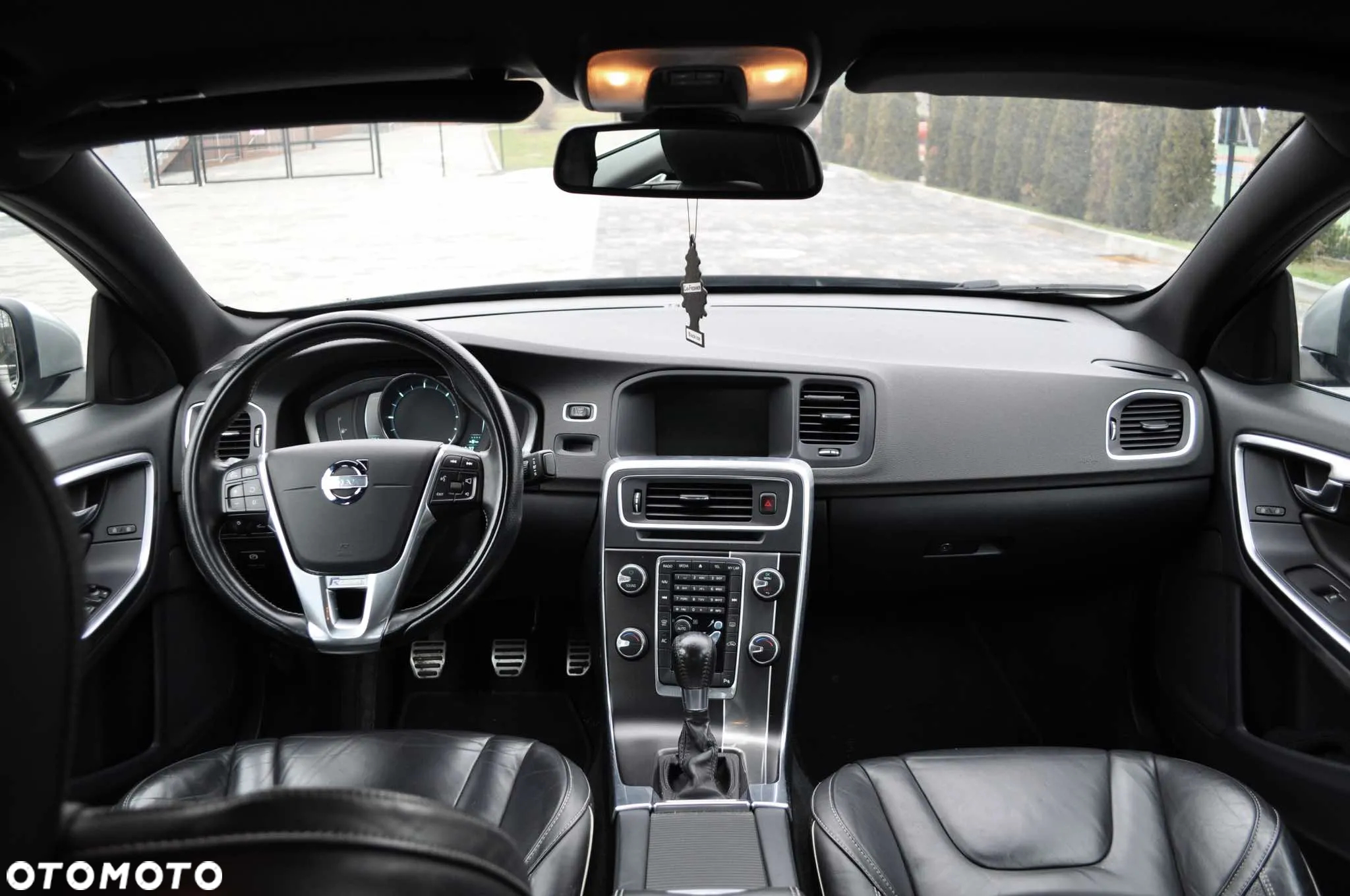Volvo S60 D2 R-Design - 6