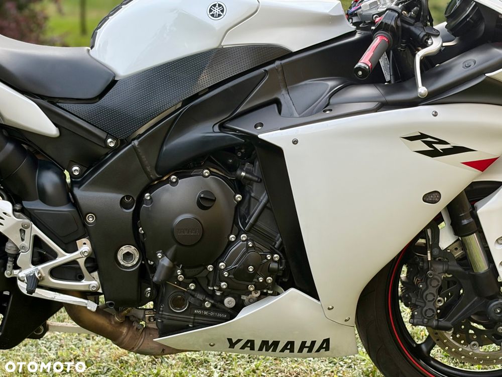 Yamaha R1 - 17