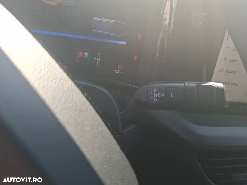 Ford Transit Courier - 19