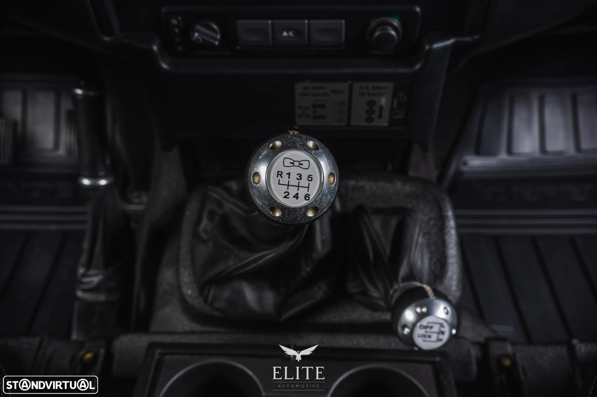 Land Rover Defender 90 SW 2.2 CRD SE - 27