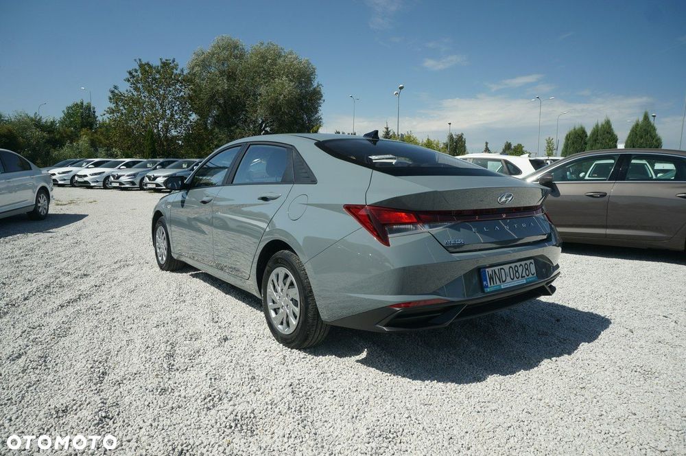 Hyundai Elantra 1.6 Modern - 8