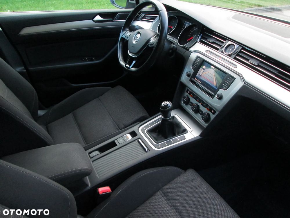 Volkswagen Passat Variant 2.0 TDI (BlueMotion Technology) Highline - 18