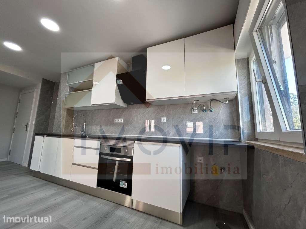 Apartamento T2 R/C Alto, Totalmente Remodelado em Corroios - Grande imagem: 4/20