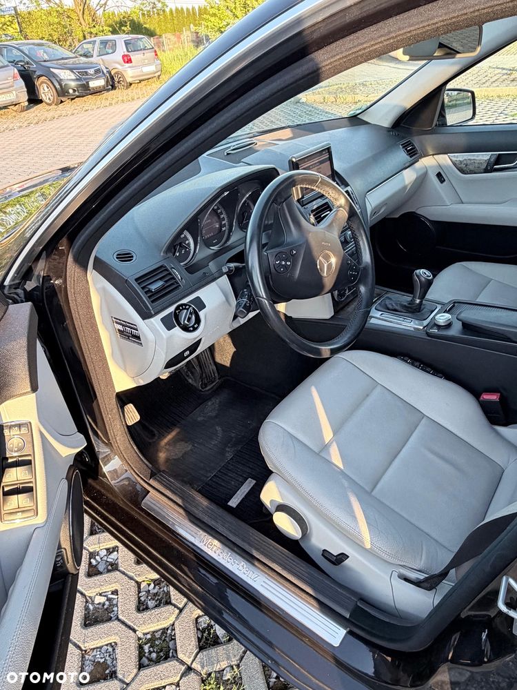 Mercedes-Benz Klasa C 250 CDI DPF Automatik BlueEFFICIENCY SPORT EDITION - 12