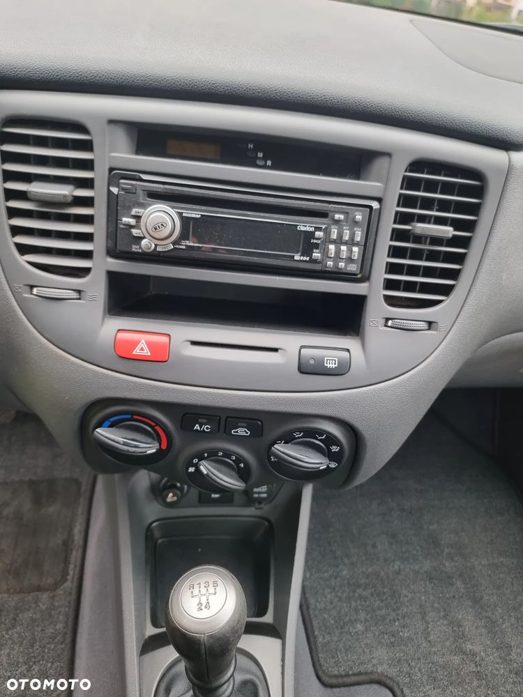 Kia Rio - 15