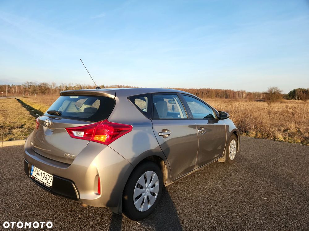 Toyota Auris 1.4 D-4D Comfort - 4