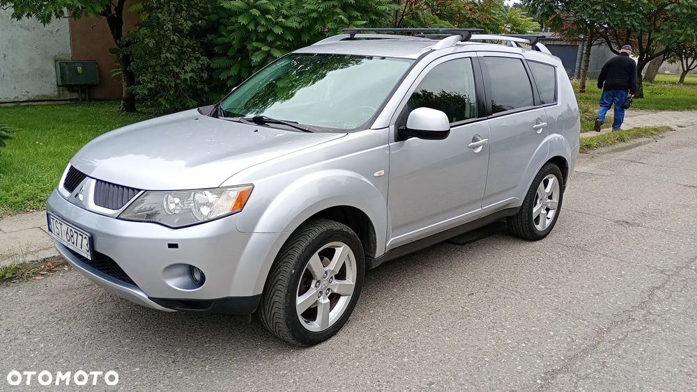 Mitsubishi Outlander - 1