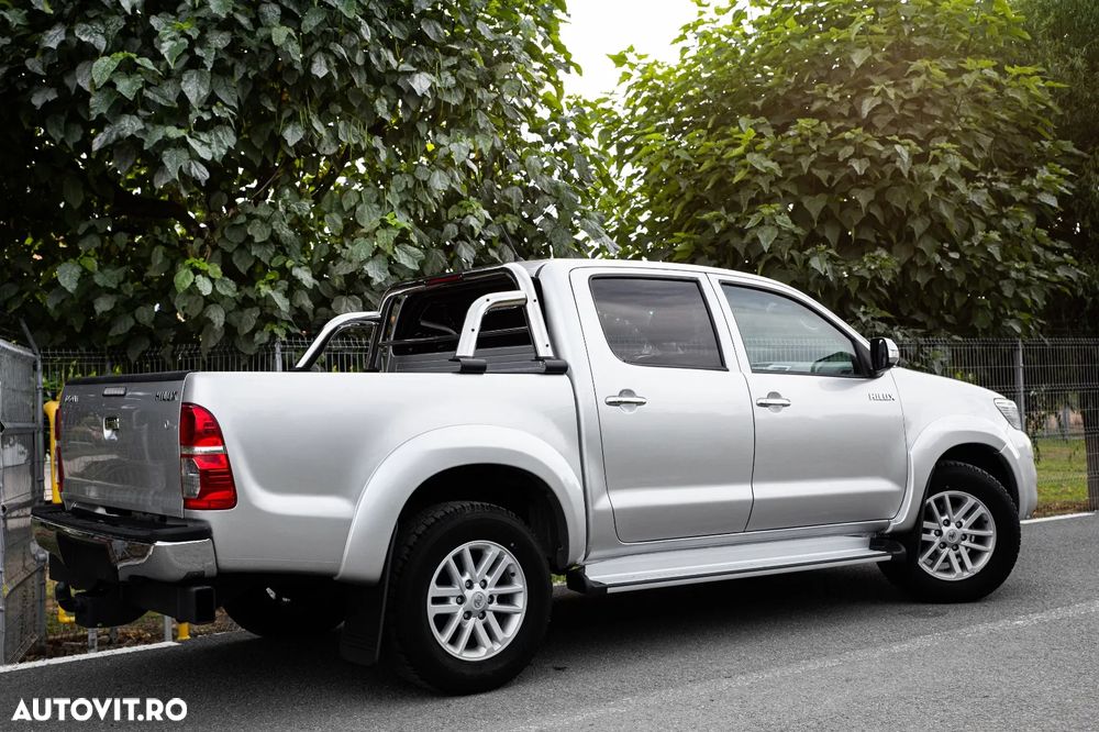 Toyota Hilux 4x4 Cabina Dubla Style+ - 3