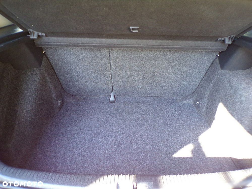 Volkswagen Golf - 25