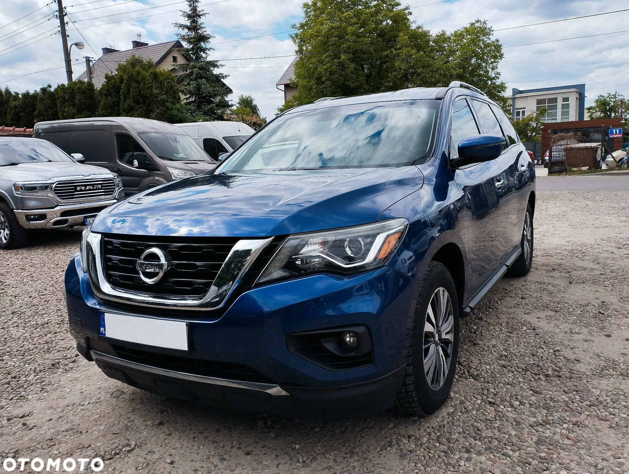 Nissan Pathfinder - 3