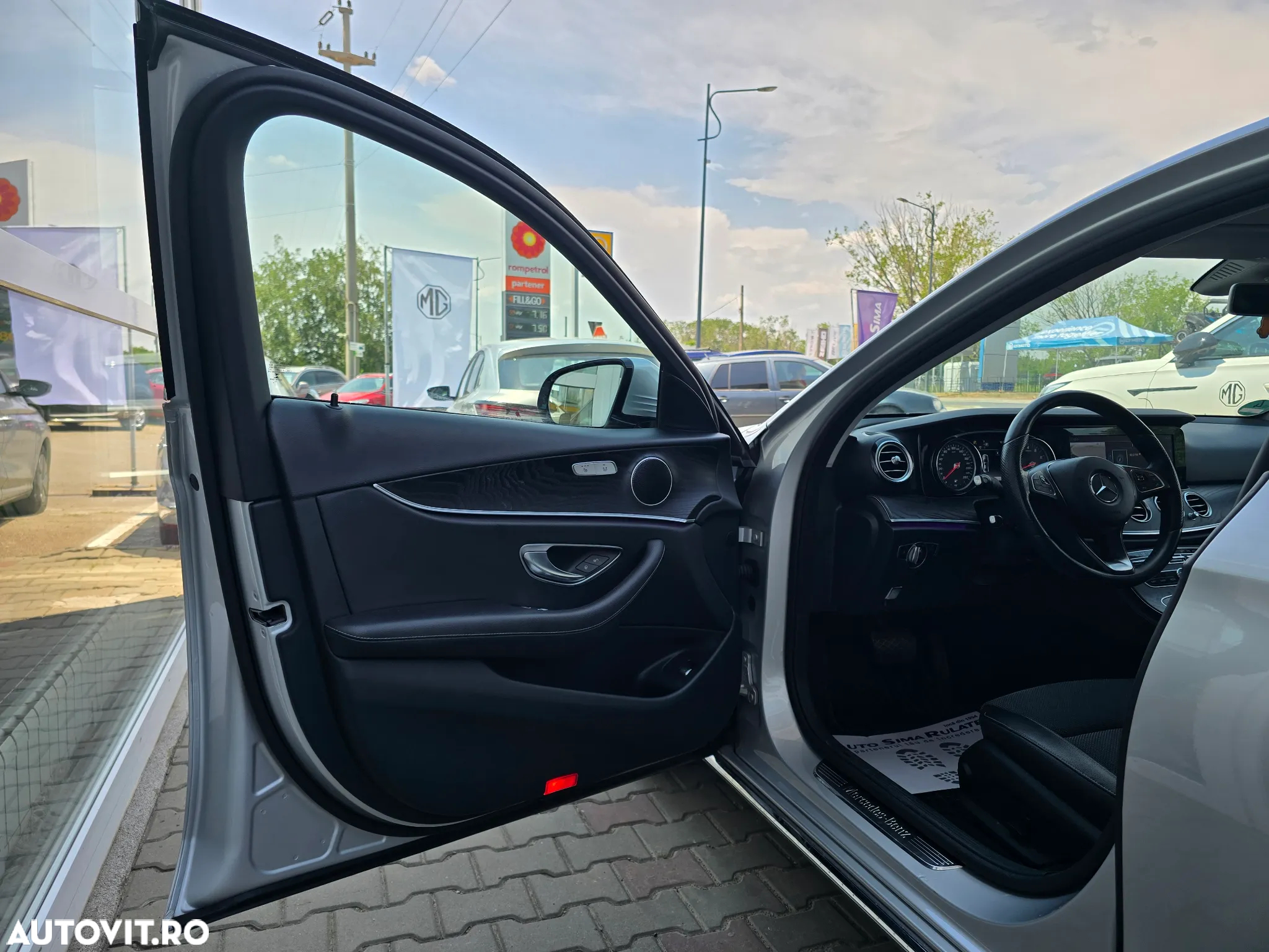 Mercedes-Benz E 200 4Matic 9G-TRONIC - 16