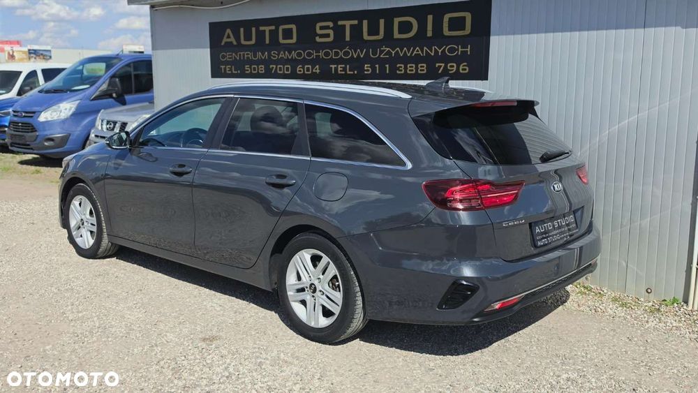 Kia Ceed - 33