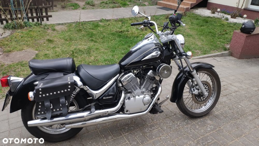 Suzuki Intruder - 3