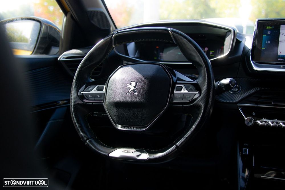 Peugeot e-208 GT - 24