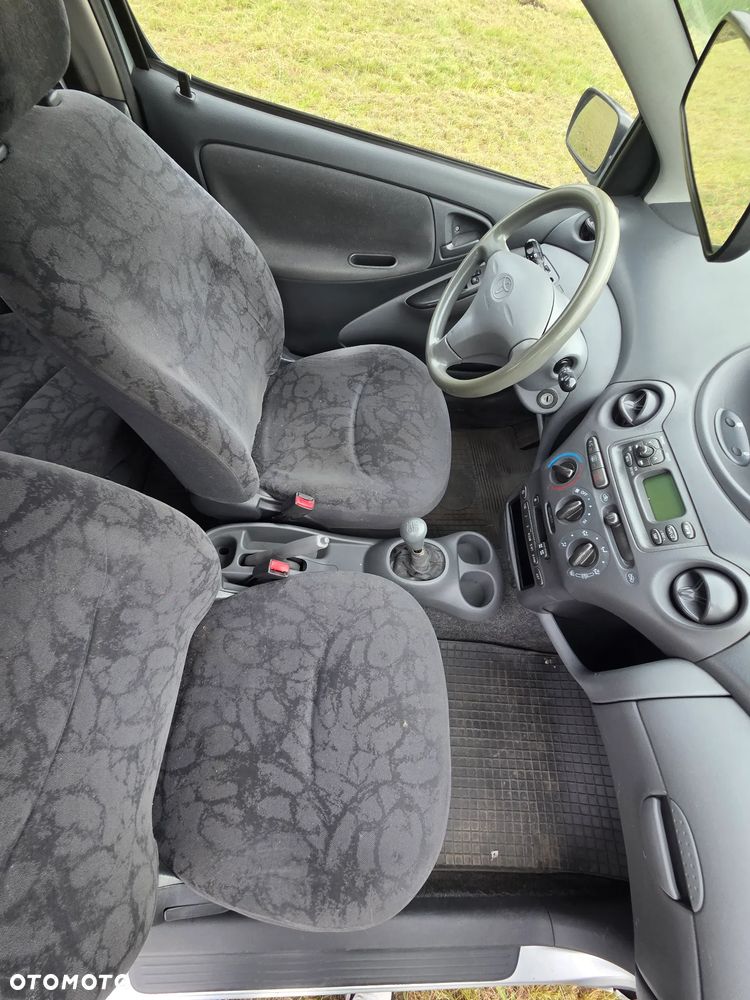 Toyota Yaris 1.0 Base - 10