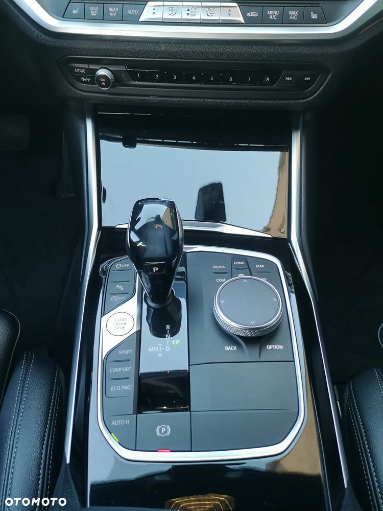 BMW Seria 3 318d M Sport - 23